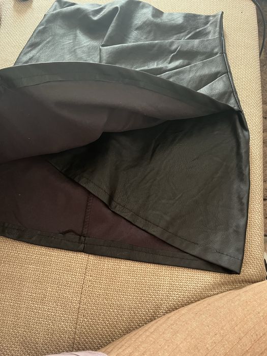 Кожена пола и топ