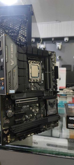 Asus tuf gaming Z790-plus wifi d5 + i7 12700K!