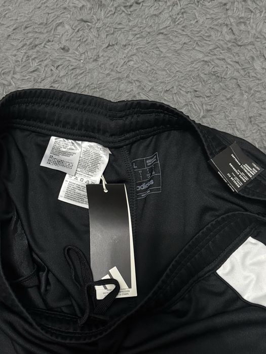 Trening adidas sintetic nou cu aticheta