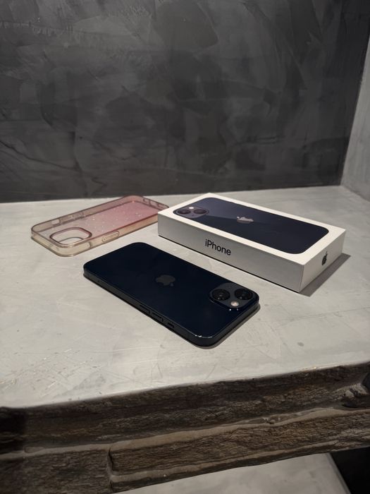 Перфектен Iphone 13  Midnight + подаръци