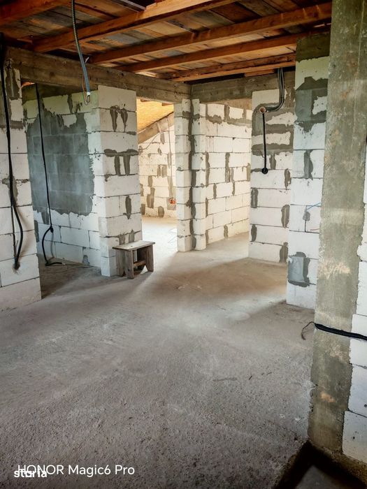 Casa in curs de constructie de vanzare