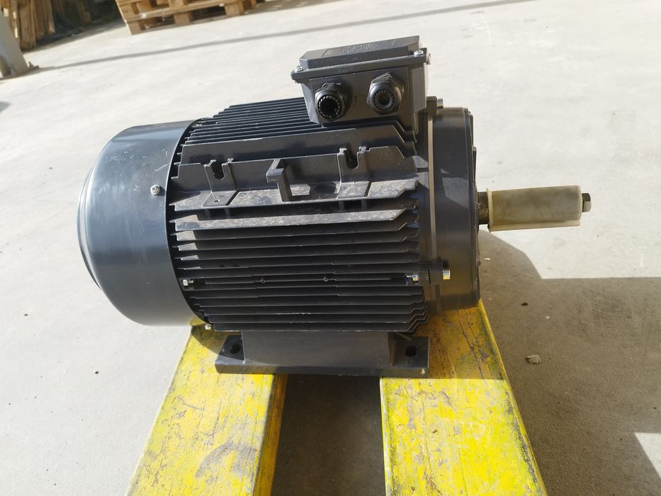 Електромотор 11kW 975 оборота