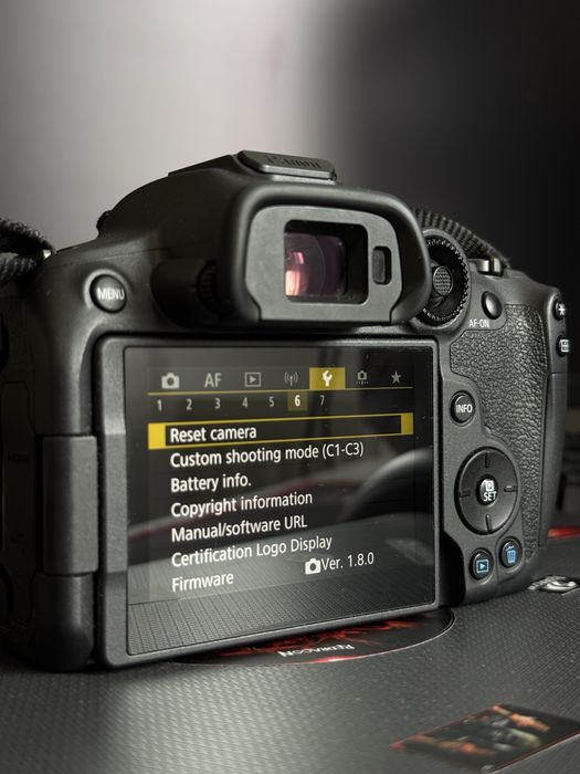 Camera Canon EOS R7