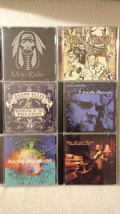 CD диски с музыкой разных направлений.