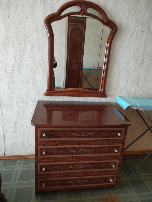 Продам спальный гарнитур