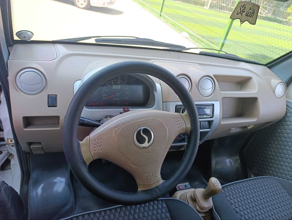 Dongfeng yuk tashishga furgon