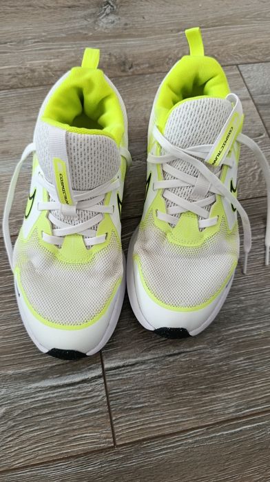 Маратонки  на NIKE