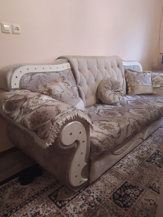 Диван Шах в хорошем состоянии