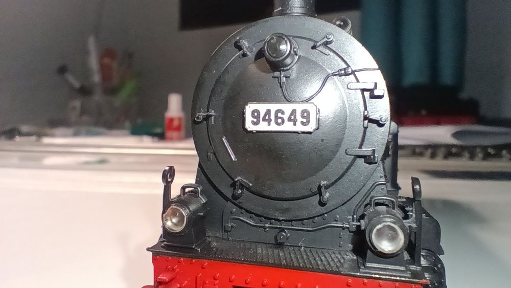 Locomotiva CFR 94.649 cu aburi, machetă trenuleț electric vagoane HO