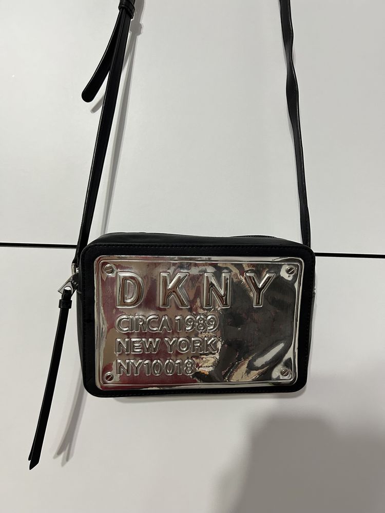 Dkny 10018 logo online crossbody