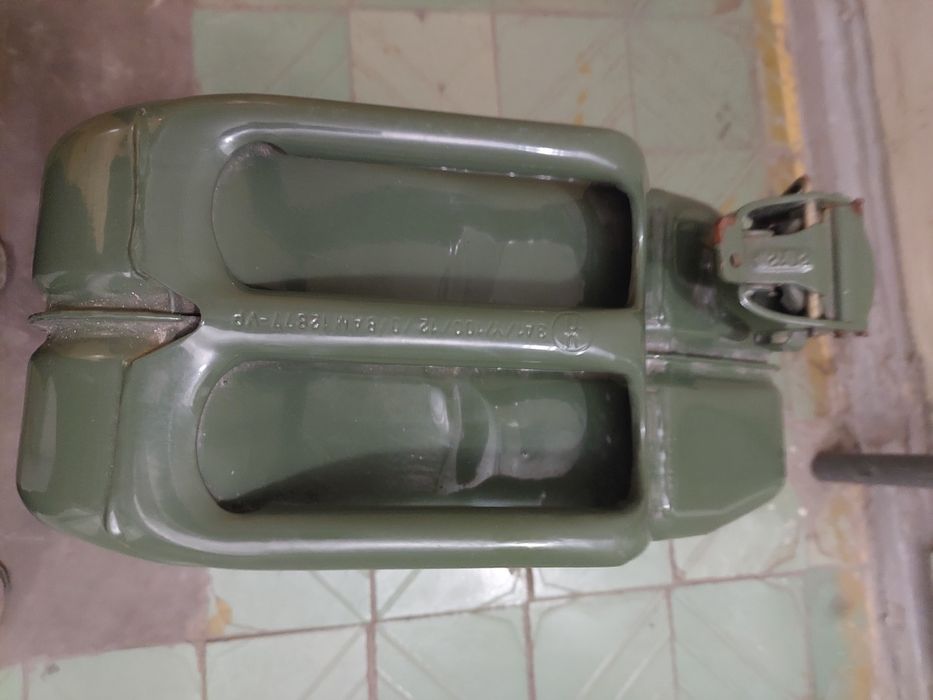 Ёмкость для топлива.