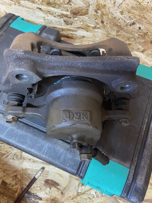 Суппорт правый Toyota Mark ll