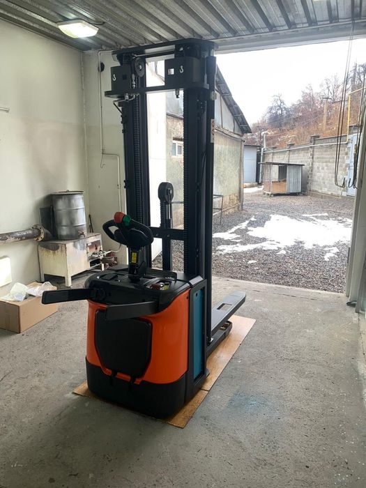 Штабелер самоходный электрический