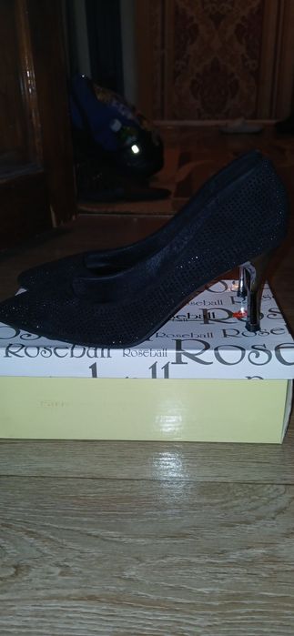 Продам туфли Roseball