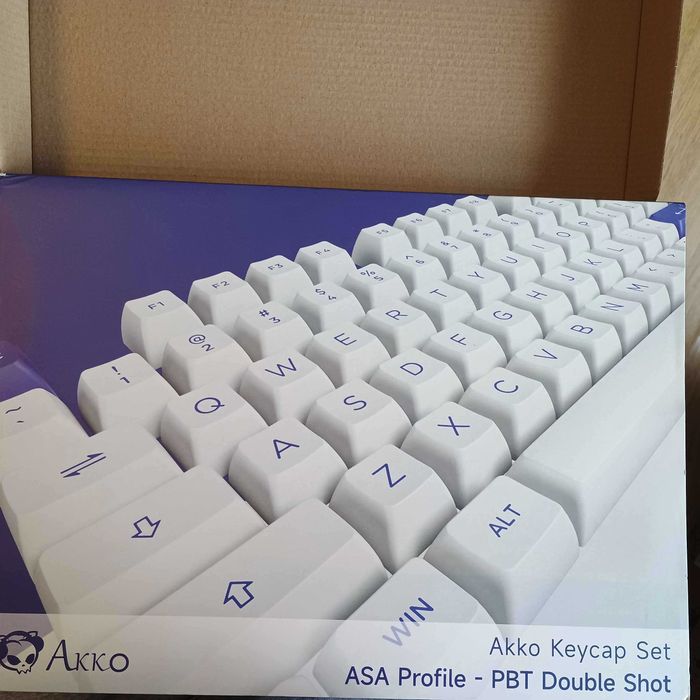 Taste Akko Blue on White keycaps