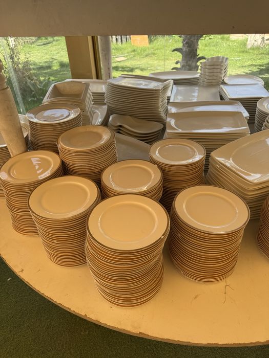 Посуда на ресторан или кафе.