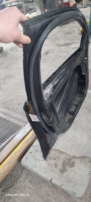 Предна лява врата за Мерцедес w213 с пантите
