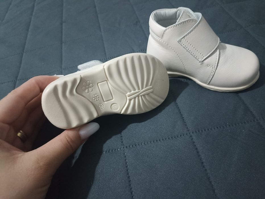 Ghete fete din piele cu talonet