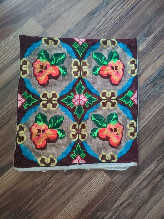 Față de pernă lucrată manual