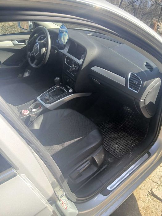 Audi a4 b8 mașină in stare buna