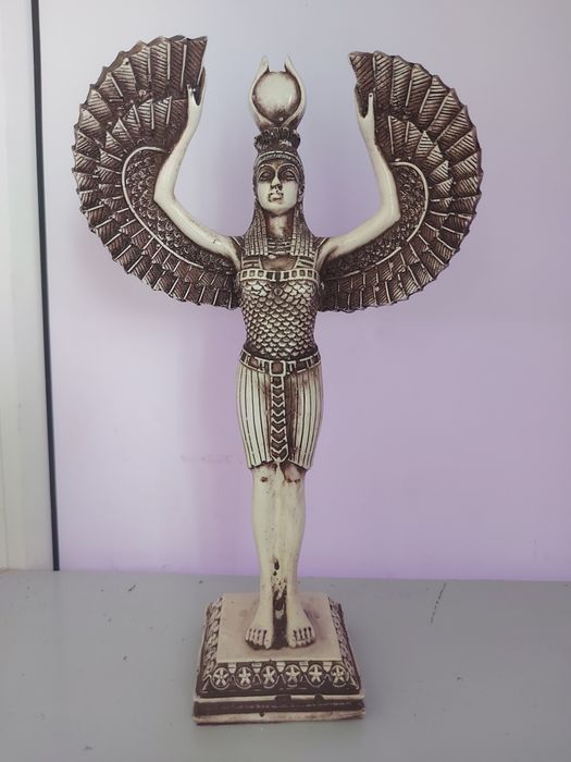 Стуэтка из кости нова