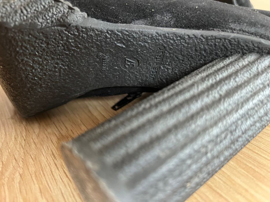 Велурени чизми на ток