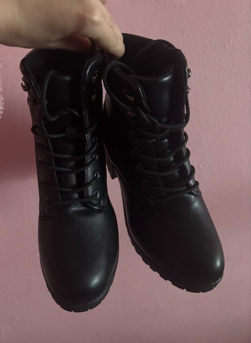 Дамски боти с връзки от еко кожа