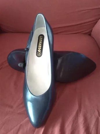 Vand pantofi dama LEONARDO noi, masura 40, culoare bleumarin