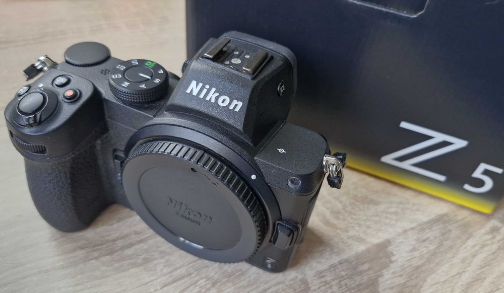 Nikon Z5 (Body) – под 50k кадъра, пълен комплект