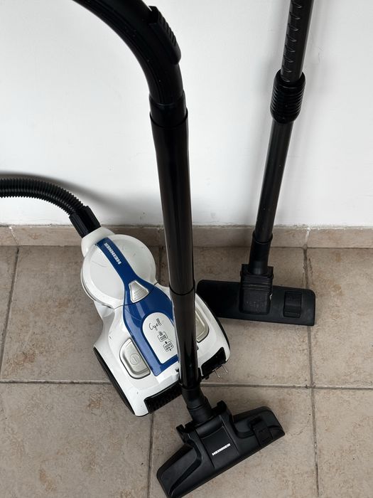 Aspirator fără sac Heinner Cyel