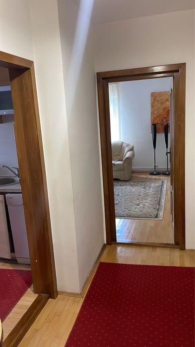 Persoana fizica inchiriez urgent apartament 4 camere in zona centrala