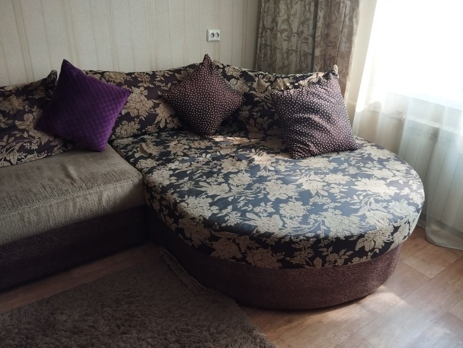 Продам диван угловой, , расладывается.