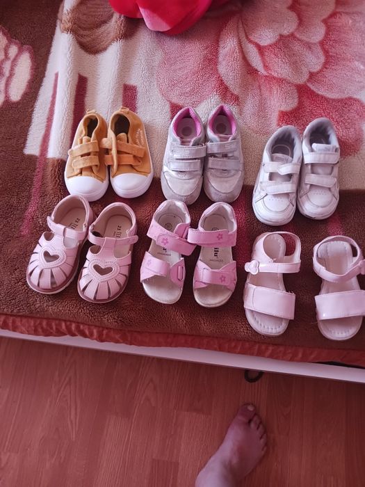 Vând lot încălțăminte mărimea 24-25 fetita