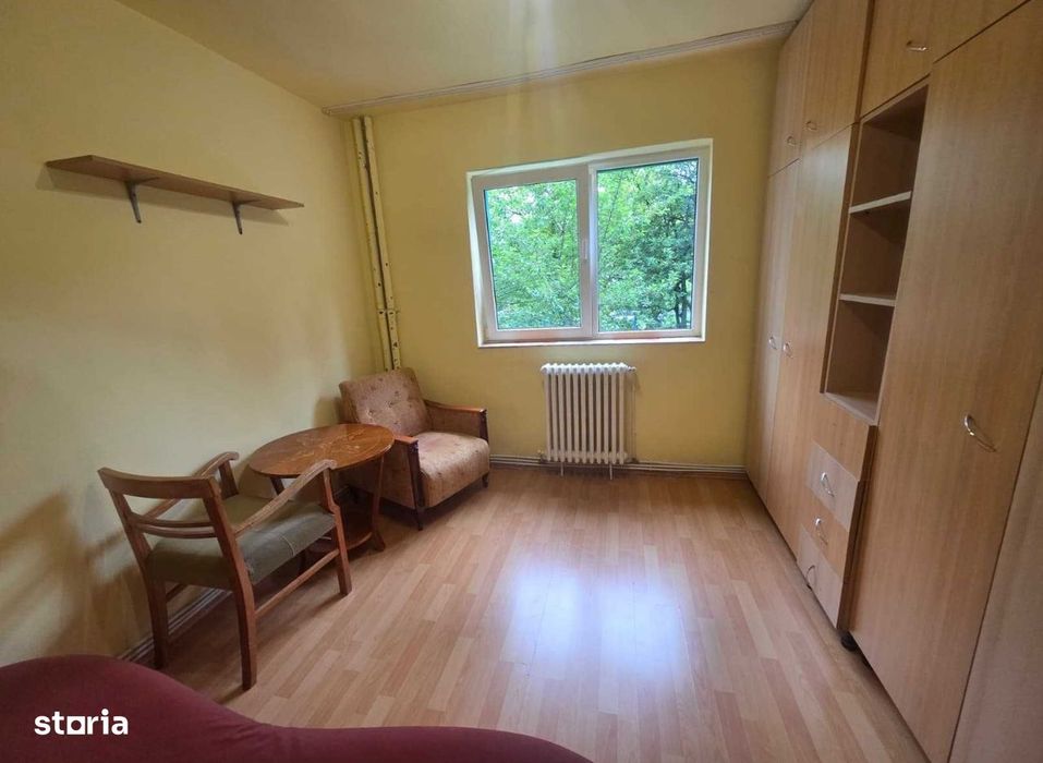 Apartament cu 2 camere decomandate, etaj intermediar