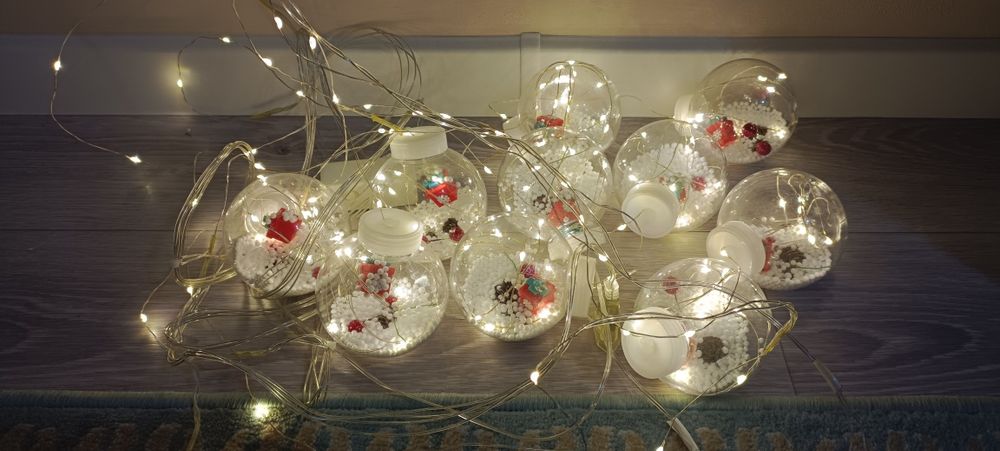 Гирлянда шары  светится