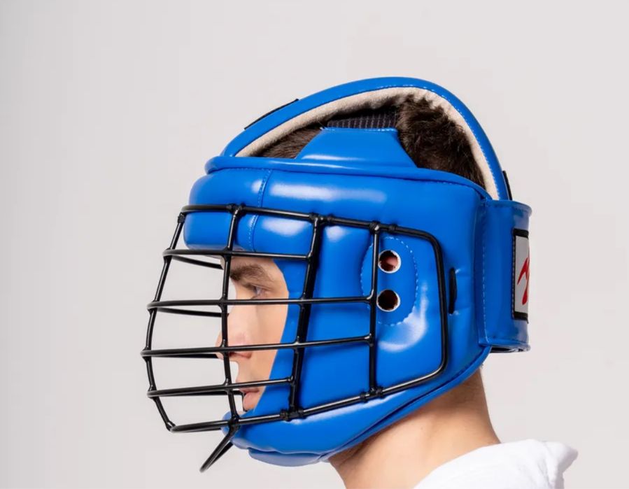 Продам набор: шлем и перчатки