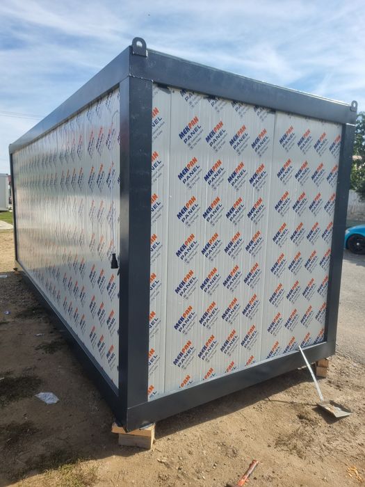 Container standard modular birou monobloc chiosc vitrina de locuit de dormit etc

7 Metri lungime x 2,4 Metri latime 
6 Metri lungime x 2,4 Metri lati