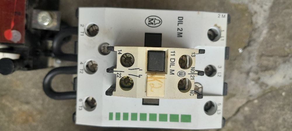 Трифазни контактори MOELLER