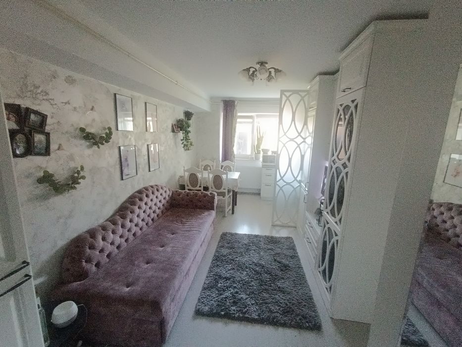 Persoană fizică vând ap cu 2 camere+boxă, zona Păcurari