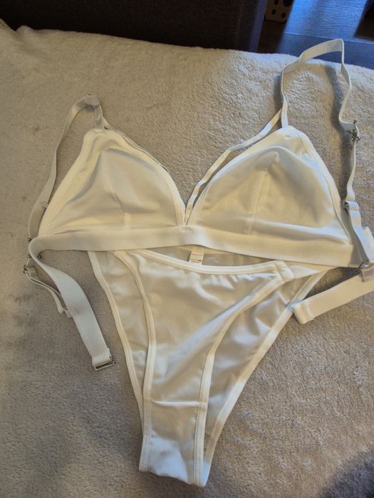 Costum baie nou , nici măcar probat