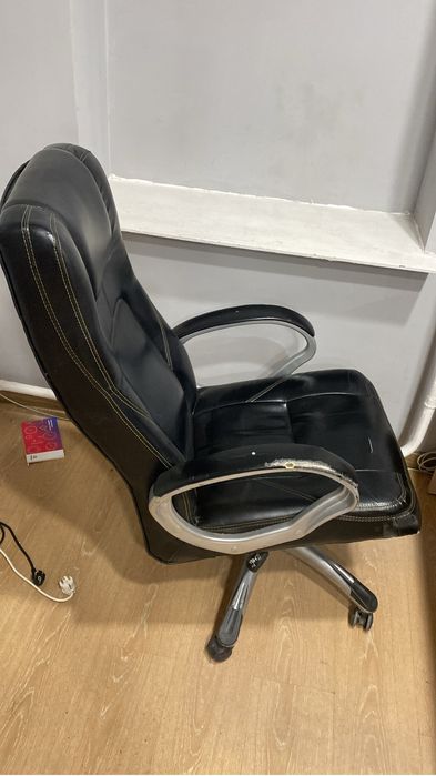 Продам офисные кресла, не новые