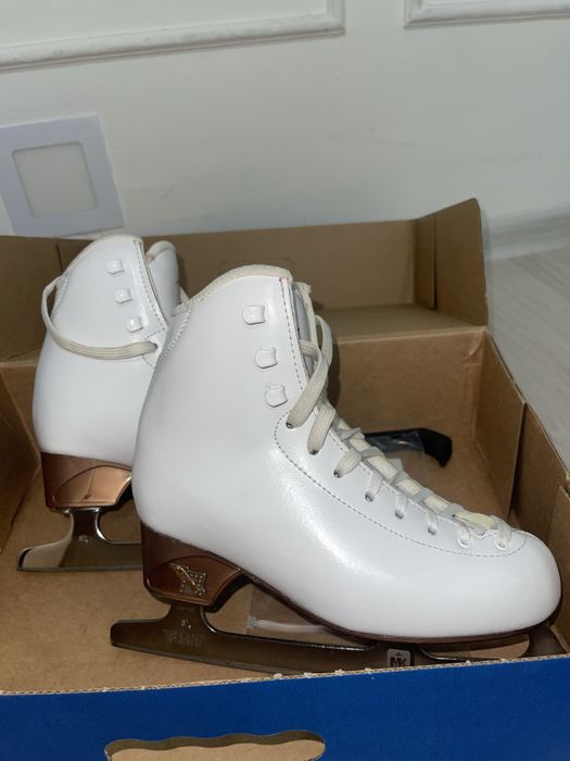 Коньки профессиональные фигурные