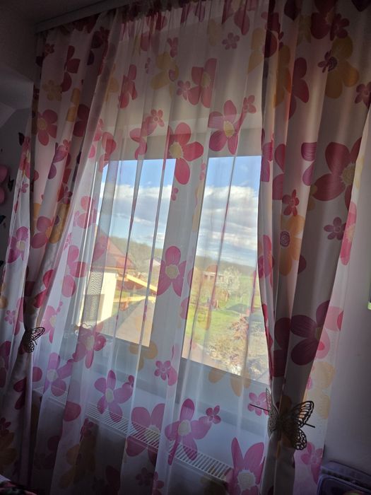 Perdele si draperii 
Dimensiuni draperie (2 bucăți):  înălți