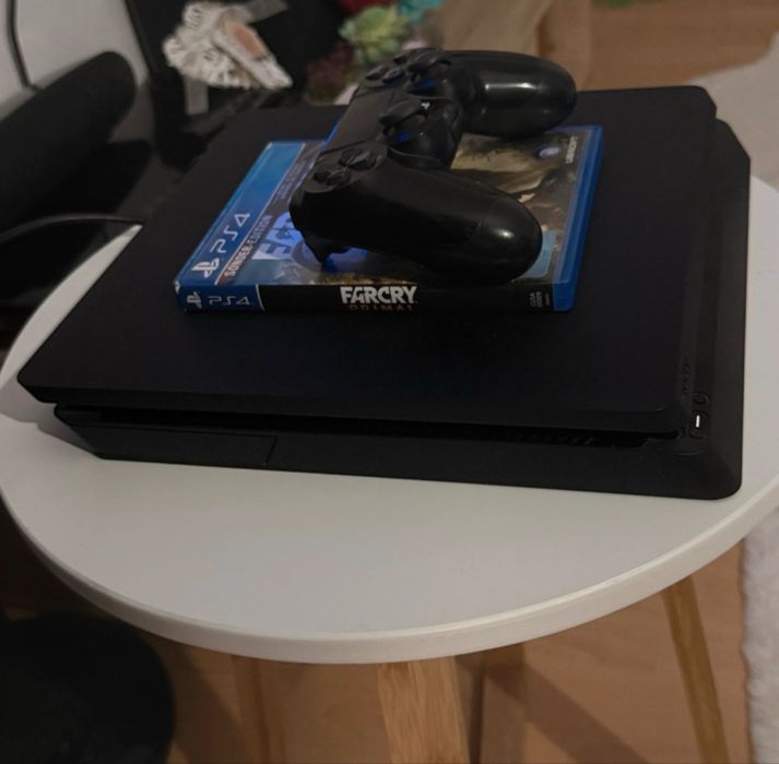 PlayStation PS 4 Slim 500GB • 1 Controller • Citește Discuri • Revizie Recentă