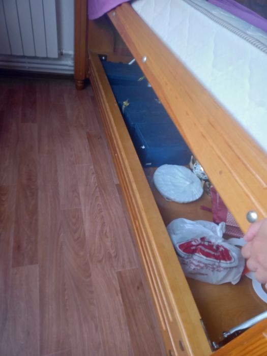 Спальная деревянная кровать