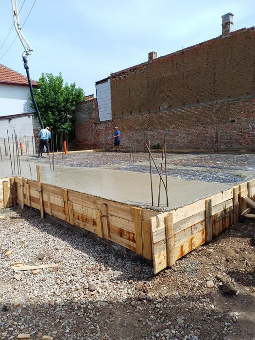 Firma Executăm case la rosu acoperișuri modificări placări polistiren