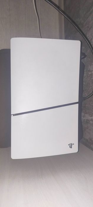 PS5 Slim с дисководом + 2 геймпада + PS Plus Extra