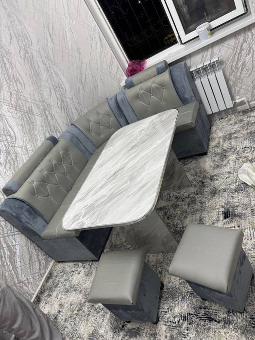 Хамйонбоб кухини угалок+ столи+ пуфиги.