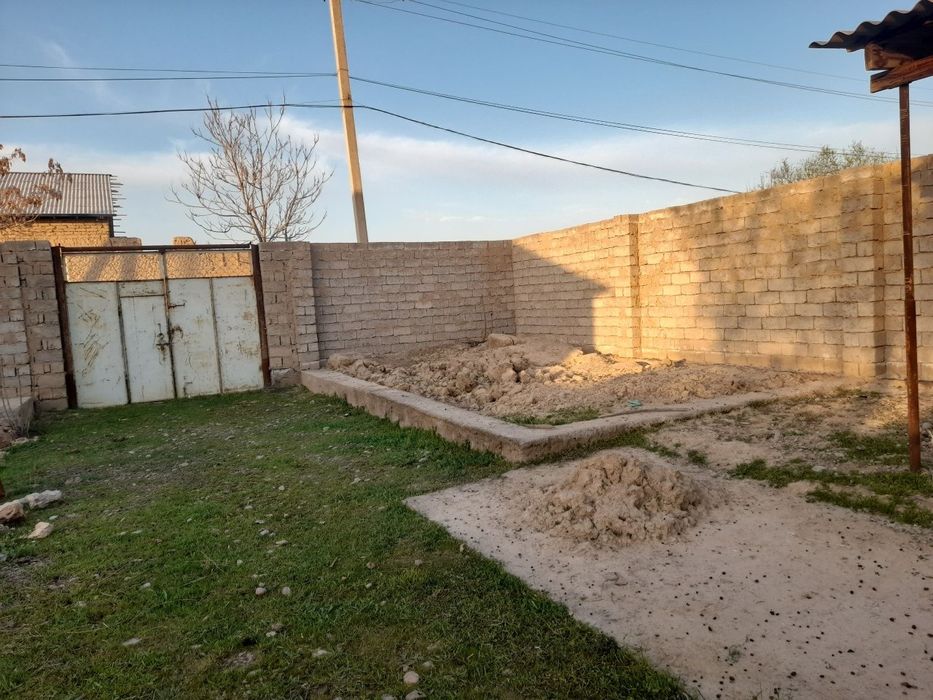 Yer sotiladi 8 sutix