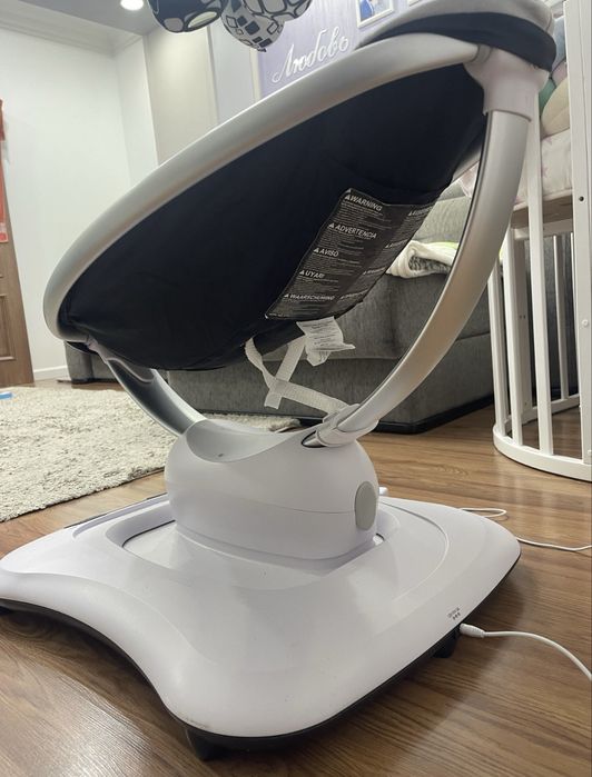 Продам качелю шезлонг 4 moms